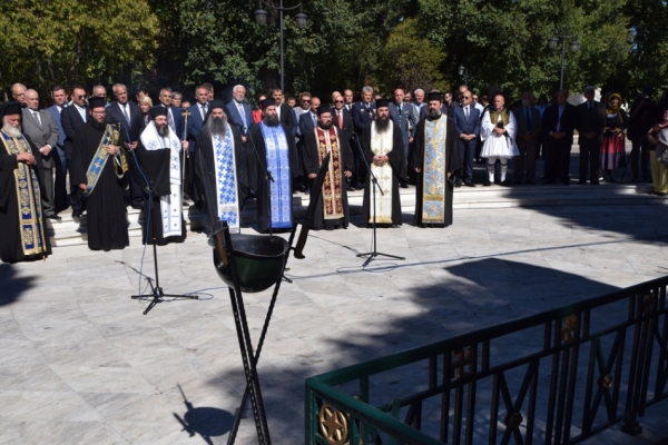 Κατάθεση στεφάνων στο μνημείο Αρχιερέων και Προκρίτων στην Τρίπολη (pics-vid)