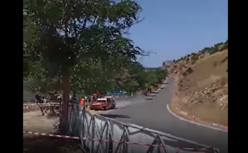 Αγωνιστικό αυτοκίνητο έπεσε πάνω σε θεατές στην Ανάβαση Δημητσάνας - Ζυγοβιστίου (vid)