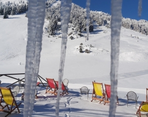 Φανταστικές εικόνες από το παγωμένο και ηλιόλουστο Χιονοδρομικό Κέντρο Μαινάλου