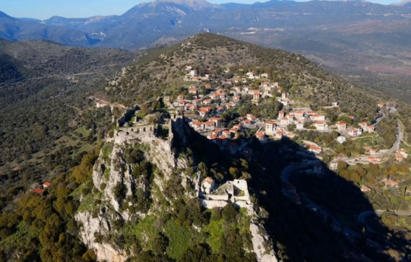 Η Καρύταινα με το κάστρο και το ιστορικό γεφύρι της video