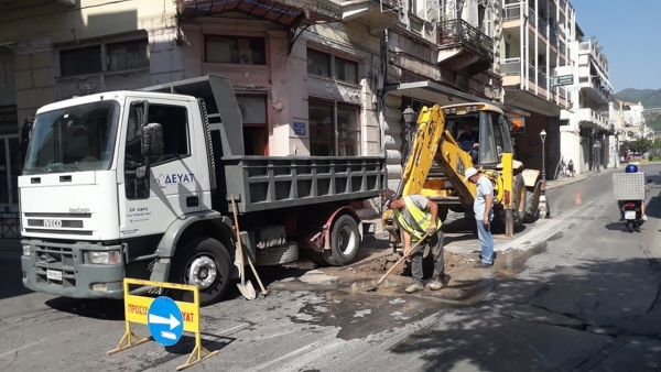 Αποκατάσταση του κεντρικού αγωγού νερού στην οδό Εθνομαρτύρων (vid)