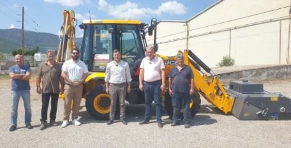 Βόρεια Κυνουρία: Παραλαβή καινούριου ελαστικοφόρου εκσκαφέα φορτωτή JCB 3CX COMPACT