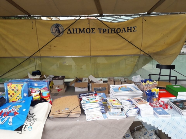 Σχολικό bazaar από «Το Χαμόγελο του Παιδιού» στην Τρίπολη (pics - vid)