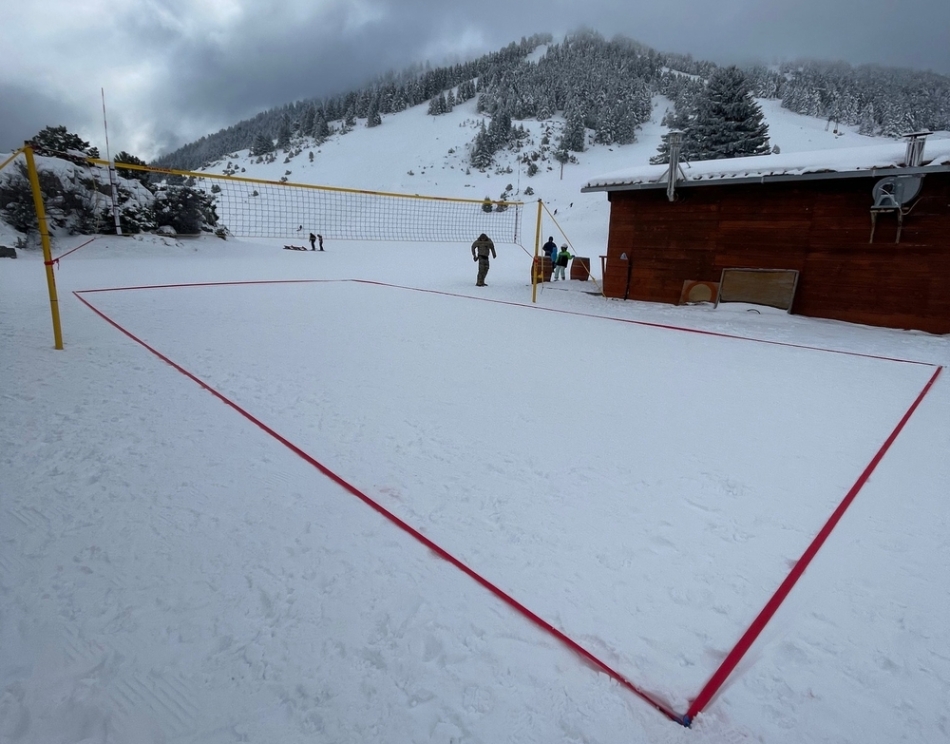 Μόνιμο τερέν Snow Volley στο Χιονοδρομικό Κέντρο Μαινάλου