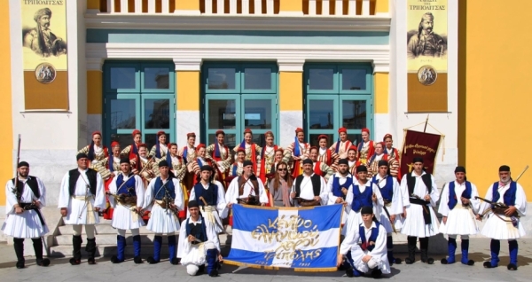 Το Κέντρο Ελληνικού Χορού Τρίπολης στην επετειακή λαμπρή παρέλαση της Βοστίτσας Αιγιαλείας (vid)