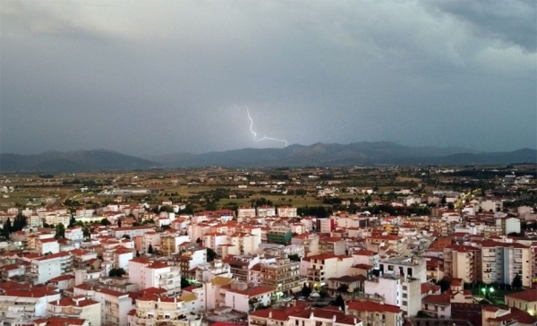 Έντονη καταιγίδα ξεκίνησε στην Τρίπολη