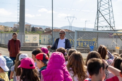 Ο Πρόεδρος του Αστέρα Τρίπολης κ. Γιώργος Μποροβήλος καλωσορίζει τους μαθητές του 5ου Δημοτικού Σχολείου Τρίπολης (pics)