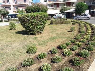 Ομορφαίνει ο κήπος του σιντριβανιού στην πλατεία Κολοκοτρώνη (pics)