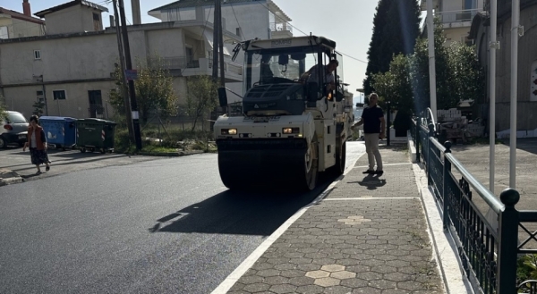 Κώστας Τζιούμης: «Υλοποιούμε χωρίς παρεκκλίσεις το πρόγραμμα ασφαλτοστρώσεων στην πόλη και τα χωριά μας»