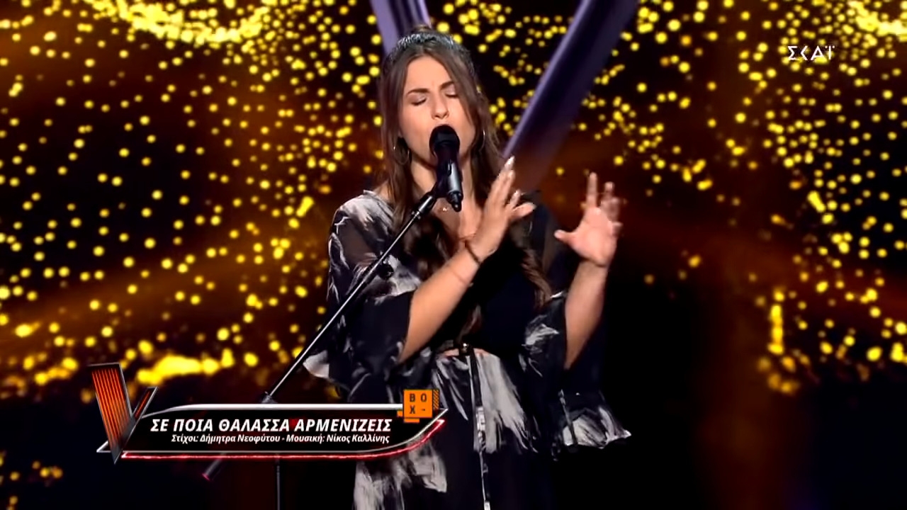 Η Ελευθερία Τσαγκίρη από την Τρίπολη ερμήνευσε στο The Voice τραγούδι στη νοηματική (vid)
